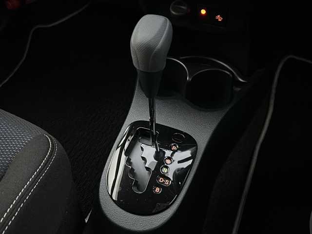 トヨタ ヴィッツ F セーフティーエディションⅡ 石川県 2018(平30)年 2.9万km ボルドーマイカメタリック 4WD/トヨタセーフティセンスC/・衝突軽減ブレーキ/・クリアランスソナー/・レーンキープアシスト/純正SDナビゲーション/【ワンセグTV・Bluetooth・CD・AUX】/バックカメラ/LEDヘッドライト/・オートハイビーム/・オートライト/・フォグランプ/ビルトインETC/エンジンプッシュスタート/・スマートキー/・スペアキー/ステアリングリモコン/純正フロアマット/横滑り防止装置/保証書/取扱説明書