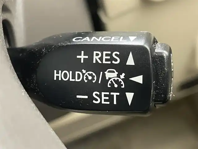 トヨタ ランドクルーザー プラド TX Lパッケージ 滋賀県 2022(令4)年 2.7万km ホワイトパールクリスタルシャイン ALPINE9インチナビ/【Bluetooth/CD/DVD/フルセグTV//HDMI/Apple CarPlay/Android Auto】/サンルーフ/レザーシート/フルモデリスタエアロ/バックカメラ/レーダークルーズコントロール/クリアランスソナー/LEDヘッドライト/オートマチックハイビーム/センターデフロック/ヒルディセントコントロール/レーンディパーチャーアラート/プリクラッシュセーフティ/前方ドライブレコーダー/D/Nパワーシート/D/Nシートヒーター/D/Nシートベンチレーション/電動格納サードシート/ビルトインETC/純正フロアマット/プッシュスタート/スマートキー/ステアリングリモコン