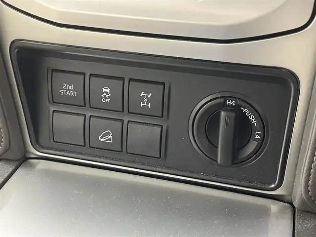 トヨタ ランドクルーザー プラド TX Lパッケージ 滋賀県 2022(令4)年 2.7万km ホワイトパールクリスタルシャイン ALPINE9インチナビ/【Bluetooth/CD/DVD/フルセグTV//HDMI/Apple CarPlay/Android Auto】/サンルーフ/レザーシート/フルモデリスタエアロ/バックカメラ/レーダークルーズコントロール/クリアランスソナー/LEDヘッドライト/オートマチックハイビーム/センターデフロック/ヒルディセントコントロール/レーンディパーチャーアラート/プリクラッシュセーフティ/前方ドライブレコーダー/D/Nパワーシート/D/Nシートヒーター/D/Nシートベンチレーション/電動格納サードシート/ビルトインETC/純正フロアマット/プッシュスタート/スマートキー/ステアリングリモコン