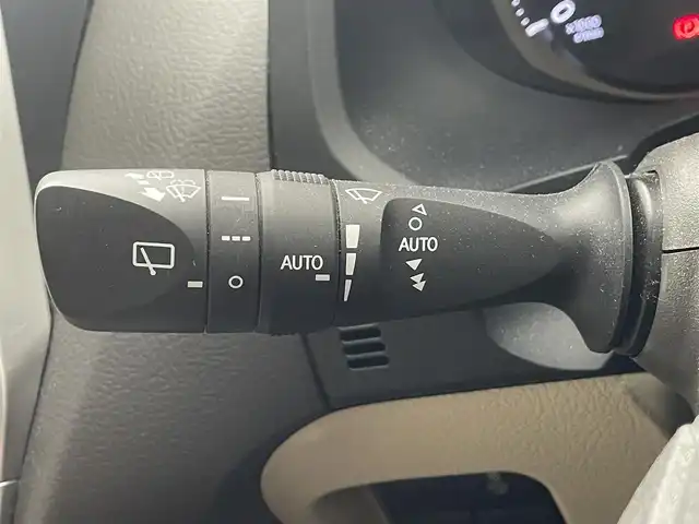 トヨタ ランドクルーザー プラド TX Lパッケージ 滋賀県 2022(令4)年 2.7万km ホワイトパールクリスタルシャイン ALPINE9インチナビ/【Bluetooth/CD/DVD/フルセグTV//HDMI/Apple CarPlay/Android Auto】/サンルーフ/レザーシート/フルモデリスタエアロ/バックカメラ/レーダークルーズコントロール/クリアランスソナー/LEDヘッドライト/オートマチックハイビーム/センターデフロック/ヒルディセントコントロール/レーンディパーチャーアラート/プリクラッシュセーフティ/前方ドライブレコーダー/D/Nパワーシート/D/Nシートヒーター/D/Nシートベンチレーション/電動格納サードシート/ビルトインETC/純正フロアマット/プッシュスタート/スマートキー/ステアリングリモコン