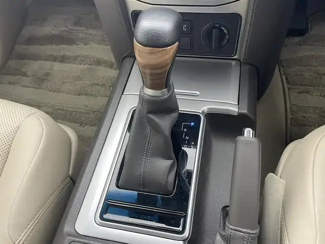 トヨタ ランドクルーザー プラド TX Lパッケージ 滋賀県 2022(令4)年 2.7万km ホワイトパールクリスタルシャイン ALPINE9インチナビ/【Bluetooth/CD/DVD/フルセグTV//HDMI/Apple CarPlay/Android Auto】/サンルーフ/レザーシート/フルモデリスタエアロ/バックカメラ/レーダークルーズコントロール/クリアランスソナー/LEDヘッドライト/オートマチックハイビーム/センターデフロック/ヒルディセントコントロール/レーンディパーチャーアラート/プリクラッシュセーフティ/前方ドライブレコーダー/D/Nパワーシート/D/Nシートヒーター/D/Nシートベンチレーション/電動格納サードシート/ビルトインETC/純正フロアマット/プッシュスタート/スマートキー/ステアリングリモコン