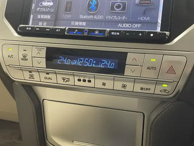 トヨタ ランドクルーザー プラド TX Lパッケージ 滋賀県 2022(令4)年 2.7万km ホワイトパールクリスタルシャイン ALPINE9インチナビ/【Bluetooth/CD/DVD/フルセグTV//HDMI/Apple CarPlay/Android Auto】/サンルーフ/レザーシート/フルモデリスタエアロ/バックカメラ/レーダークルーズコントロール/クリアランスソナー/LEDヘッドライト/オートマチックハイビーム/センターデフロック/ヒルディセントコントロール/レーンディパーチャーアラート/プリクラッシュセーフティ/前方ドライブレコーダー/D/Nパワーシート/D/Nシートヒーター/D/Nシートベンチレーション/電動格納サードシート/ビルトインETC/純正フロアマット/プッシュスタート/スマートキー/ステアリングリモコン