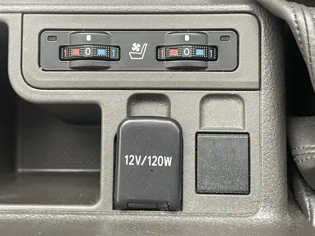 トヨタ ランドクルーザー プラド TX Lパッケージ 滋賀県 2022(令4)年 2.7万km ホワイトパールクリスタルシャイン ALPINE9インチナビ/【Bluetooth/CD/DVD/フルセグTV//HDMI/Apple CarPlay/Android Auto】/サンルーフ/レザーシート/フルモデリスタエアロ/バックカメラ/レーダークルーズコントロール/クリアランスソナー/LEDヘッドライト/オートマチックハイビーム/センターデフロック/ヒルディセントコントロール/レーンディパーチャーアラート/プリクラッシュセーフティ/前方ドライブレコーダー/D/Nパワーシート/D/Nシートヒーター/D/Nシートベンチレーション/電動格納サードシート/ビルトインETC/純正フロアマット/プッシュスタート/スマートキー/ステアリングリモコン