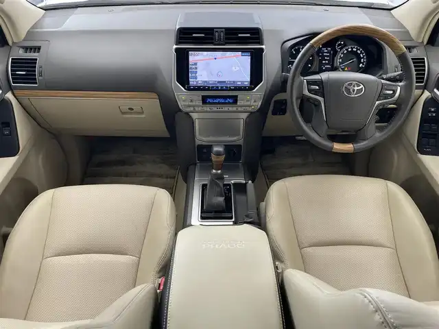 トヨタ ランドクルーザー プラド TX Lパッケージ 滋賀県 2022(令4)年 2.7万km ホワイトパールクリスタルシャイン ALPINE9インチナビ/【Bluetooth/CD/DVD/フルセグTV//HDMI/Apple CarPlay/Android Auto】/サンルーフ/レザーシート/フルモデリスタエアロ/バックカメラ/レーダークルーズコントロール/クリアランスソナー/LEDヘッドライト/オートマチックハイビーム/センターデフロック/ヒルディセントコントロール/レーンディパーチャーアラート/プリクラッシュセーフティ/前方ドライブレコーダー/D/Nパワーシート/D/Nシートヒーター/D/Nシートベンチレーション/電動格納サードシート/ビルトインETC/純正フロアマット/プッシュスタート/スマートキー/ステアリングリモコン