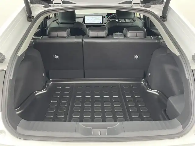 トヨタ プリウス Z 福岡県 2023(令5)年 3万km プラチナホワイトパールマイカ モデリスタエアロ　/純正１２．３型ＤＡナビ/フルセグTV　/全方位カメラ　/デジタルルームミラー　/ビルトインETC２．０　/トヨタセーフティセンス　/レーダークルーズコントロール　/コーナーセンサー　/衝突軽減ブレーキ　/レーンキープ　/ブラインドスポットモニター　/アクセル踏み間違い防止　/パーキングアシスト　/シートメモリー付きパワーシート　/シートベンチレーション／ヒーター　/ステアリングヒーター　/パワーバックドア/純１９インチアルミホイール