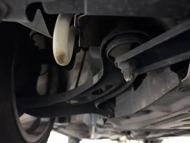 トヨタ ８６ GT 三重県 2018(平30)年 6.8万km クリスタルホワイトパール プレミアムガソリン/FR/6F/KENWOOD 7インチ『彩速ナビ』 MDV-D405BTW/（FM/AM/CD/DVD/iPod/USB/SD/地デジTV/Bluetooth/SMART USEN）/バックカメラ/ドライブレコーダー 前後/ETC/社外トランクスポイラー/安全/・ABS/・VSC（ビークル・スタビリティ・コントロール）/・トラクションコントロール（TRACK機能付）/・ヒルスタートアシスト/・緊急ブレーキシグナル/・SRS 運転席・助手席＋サイド＋カーテンシールドエアバッグ/装備/・【OP】17inch×7.5J brembo専用アルミホイール＋brembo製17インチ対向4potフロント・リヤベンチレーテッドディスクブレーキ/・左右独立オートエアコン/・コンライト（ヘッドライト自動点灯・自動消灯システム）/・LEDヘッドランプ/・フロント（LED）＆リヤフォグランプ（DOP）/・電動格納ドアミラー/・パワーステアリング/・パワーウインドウ/・プッシュスタート/・純正17inAW/・スマートキーx1/アプライドG型（2017.10～生産終了）/など