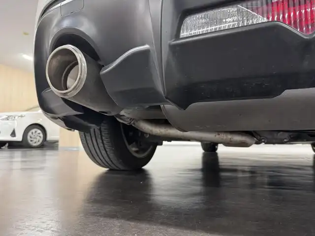 トヨタ ８６ GT 三重県 2018(平30)年 6.8万km クリスタルホワイトパール プレミアムガソリン/FR/6F/KENWOOD 7インチ『彩速ナビ』 MDV-D405BTW/（FM/AM/CD/DVD/iPod/USB/SD/地デジTV/Bluetooth/SMART USEN）/バックカメラ/ドライブレコーダー 前後/ETC/社外トランクスポイラー/安全/・ABS/・VSC（ビークル・スタビリティ・コントロール）/・トラクションコントロール（TRACK機能付）/・ヒルスタートアシスト/・緊急ブレーキシグナル/・SRS 運転席・助手席＋サイド＋カーテンシールドエアバッグ/装備/・【OP】17inch×7.5J brembo専用アルミホイール＋brembo製17インチ対向4potフロント・リヤベンチレーテッドディスクブレーキ/・左右独立オートエアコン/・コンライト（ヘッドライト自動点灯・自動消灯システム）/・LEDヘッドランプ/・フロント（LED）＆リヤフォグランプ（DOP）/・電動格納ドアミラー/・パワーステアリング/・パワーウインドウ/・プッシュスタート/・純正17inAW/・スマートキーx1/アプライドG型（2017.10～生産終了）/など