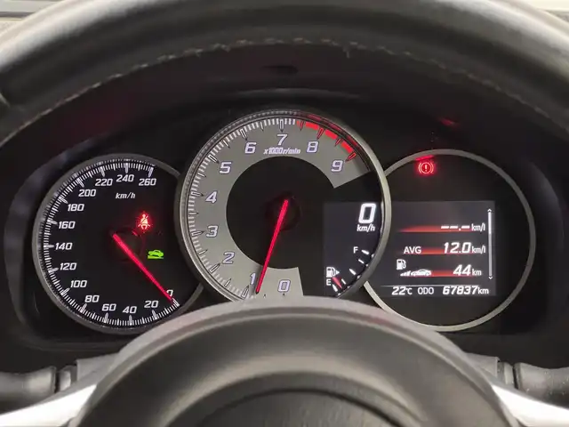 トヨタ ８６ GT 三重県 2018(平30)年 6.8万km クリスタルホワイトパール プレミアムガソリン/FR/6F/KENWOOD 7インチ『彩速ナビ』 MDV-D405BTW/（FM/AM/CD/DVD/iPod/USB/SD/地デジTV/Bluetooth/SMART USEN）/バックカメラ/ドライブレコーダー 前後/ETC/社外トランクスポイラー/安全/・ABS/・VSC（ビークル・スタビリティ・コントロール）/・トラクションコントロール（TRACK機能付）/・ヒルスタートアシスト/・緊急ブレーキシグナル/・SRS 運転席・助手席＋サイド＋カーテンシールドエアバッグ/装備/・【OP】17inch×7.5J brembo専用アルミホイール＋brembo製17インチ対向4potフロント・リヤベンチレーテッドディスクブレーキ/・左右独立オートエアコン/・コンライト（ヘッドライト自動点灯・自動消灯システム）/・LEDヘッドランプ/・フロント（LED）＆リヤフォグランプ（DOP）/・電動格納ドアミラー/・パワーステアリング/・パワーウインドウ/・プッシュスタート/・純正17inAW/・スマートキーx1/アプライドG型（2017.10～生産終了）/など