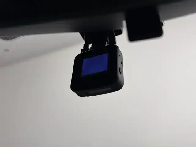 トヨタ ８６ GT 三重県 2018(平30)年 6.8万km クリスタルホワイトパール プレミアムガソリン/FR/6F/KENWOOD 7インチ『彩速ナビ』 MDV-D405BTW/（FM/AM/CD/DVD/iPod/USB/SD/地デジTV/Bluetooth/SMART USEN）/バックカメラ/ドライブレコーダー 前後/ETC/社外トランクスポイラー/安全/・ABS/・VSC（ビークル・スタビリティ・コントロール）/・トラクションコントロール（TRACK機能付）/・ヒルスタートアシスト/・緊急ブレーキシグナル/・SRS 運転席・助手席＋サイド＋カーテンシールドエアバッグ/装備/・【OP】17inch×7.5J brembo専用アルミホイール＋brembo製17インチ対向4potフロント・リヤベンチレーテッドディスクブレーキ/・左右独立オートエアコン/・コンライト（ヘッドライト自動点灯・自動消灯システム）/・LEDヘッドランプ/・フロント（LED）＆リヤフォグランプ（DOP）/・電動格納ドアミラー/・パワーステアリング/・パワーウインドウ/・プッシュスタート/・純正17inAW/・スマートキーx1/アプライドG型（2017.10～生産終了）/など