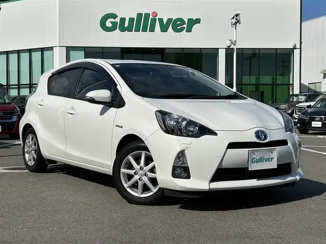 トヨタ アクア S 愛媛県 2012(平24)年 7.4万km ライムホワイトパールクリスタルシャイン 純正ナビ/フルセグTV/バックカメラ/ETC/純正AW/純正フロアマット/LEDヘッドライト/オートライト/スマートキー/プッシュスタート/シートヒーター/電格ミラー/禁煙車/ステアリングスイッチ