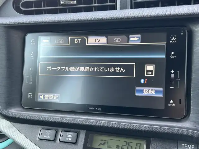 トヨタ アクア S 愛媛県 2012(平24)年 7.4万km ライムホワイトパールクリスタルシャイン 純正ナビ/フルセグTV/バックカメラ/ETC/純正AW/純正フロアマット/LEDヘッドライト/オートライト/スマートキー/プッシュスタート/シートヒーター/電格ミラー/禁煙車/ステアリングスイッチ