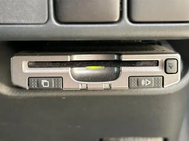 トヨタ アクア S 愛媛県 2012(平24)年 7.4万km ライムホワイトパールクリスタルシャイン 純正ナビ/フルセグTV/バックカメラ/ETC/純正AW/純正フロアマット/LEDヘッドライト/オートライト/スマートキー/プッシュスタート/シートヒーター/電格ミラー/禁煙車/ステアリングスイッチ