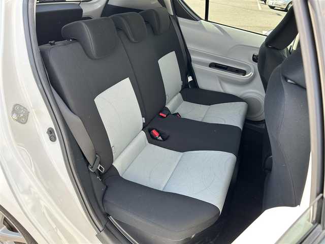 トヨタ アクア S 愛媛県 2012(平24)年 7.4万km ライムホワイトパールクリスタルシャイン 純正ナビ/フルセグTV/バックカメラ/ETC/純正AW/純正フロアマット/LEDヘッドライト/オートライト/スマートキー/プッシュスタート/シートヒーター/電格ミラー/禁煙車/ステアリングスイッチ