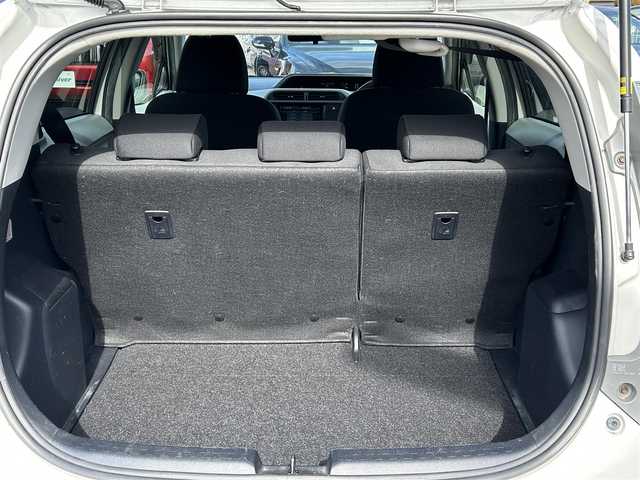 トヨタ アクア S 愛媛県 2012(平24)年 7.4万km ライムホワイトパールクリスタルシャイン 純正ナビ/フルセグTV/バックカメラ/ETC/純正AW/純正フロアマット/LEDヘッドライト/オートライト/スマートキー/プッシュスタート/シートヒーター/電格ミラー/禁煙車/ステアリングスイッチ