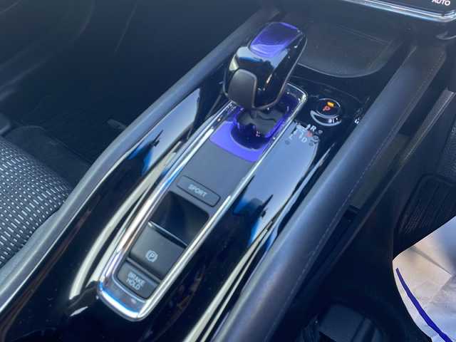 ホンダ ヴェゼル ハイブリッド X Lパッケージ 道央・札幌 2013(平25)年 12.8万km ミスティックグリーンパール (株)IDOMが運営する【じしゃロン札幌店】の自社ローン専用車両になりますこちらは現金またはオートローンご利用価格です。自社ローンご希望の方は別途その旨お申し付けください。/純正SDナビ/AM/FM/CD/DVD/Bluetooth/フルセグTV/バックカメラ/ビルトインETC/前後ドライブレコーダー/クルーズコントロール/横滑り防止装置/オートライト/LEDヘッドライト/フォグランプ/スマートキー/社外エンジンスターター/パドルシフト/電動パーキングブレーキ/オートブレーキホールド/アクラポヴィッチ　マフラーカッター/プッシュスタート/電動格納ミラー/社外16インチAW/純正サマータイヤ付AW車載/純正フロアマット/純正ドアバイザー/保証書/取扱説明書