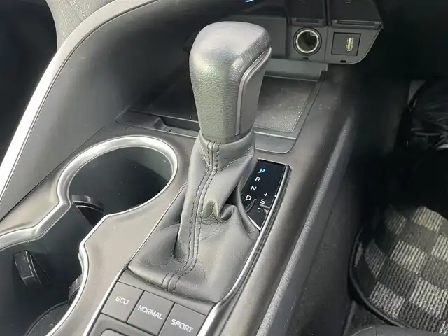 トヨタ カムリ WS 千葉県 2021(令3)年 6.8万km プラチナホワイトパールマイカ 純正9インチナビ/トヨタセーフティセンス/レーダークルーズコントロール/レーンキープアシスト/全方位カメラ/D/N席シートヒーター/Bluetooth/フルセグTV/HUD/オートハイビーム/LEDヘッドライト/ブレーキホールド機能/ETC/パワーシート