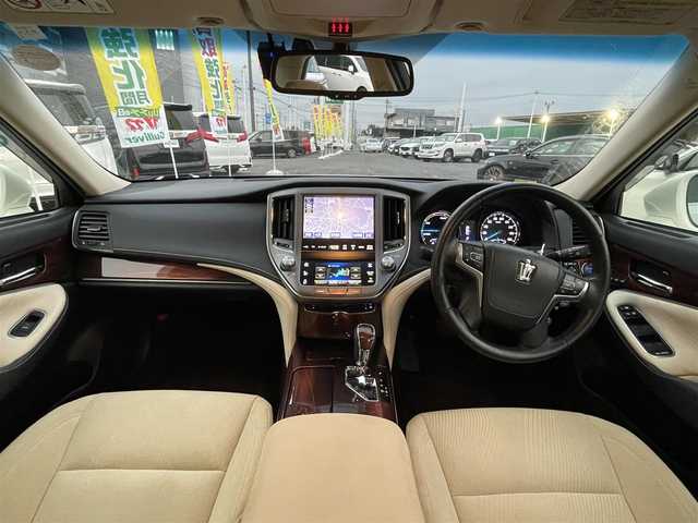 トヨタ クラウン ハイブリッド ロイヤルサルーンG 宮城県 2013(平25)年 5.3万km ホワイトパールクリスタルシャイン 【返品サービス車両 落札不可】/・プリクラッシュセーフティー/・インテリジェントクリアランスソナー/・純正メーカーオプションHDDナビ/・CD/DVD/MSV/Bluetooth/フルセグ/・バックカメラ/・アダプティブクルーズコントロール/・前席パワーシート/・前席シートヒーター/・ステアリングヒーター/・スマートキー/・トランクイージークローザー/・前後コーナーセンサー/・純正17インチアルミホイール/・純正ドライブレコーダー【DRT-H61A】/・ビルトインETC/・純正LEDヘッドライト/・フォグランプ/・木目調パネル/・本革巻きステアリング/・ドアバイザー/・サイド＆カーテンエアバッグ