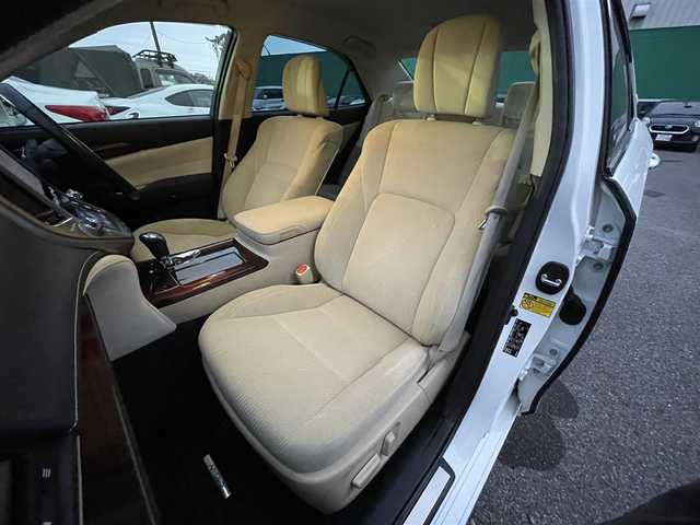 トヨタ クラウン ハイブリッド ロイヤルサルーンG 宮城県 2013(平25)年 5.3万km ホワイトパールクリスタルシャイン 【返品サービス車両 落札不可】/・プリクラッシュセーフティー/・インテリジェントクリアランスソナー/・純正メーカーオプションHDDナビ/・CD/DVD/MSV/Bluetooth/フルセグ/・バックカメラ/・アダプティブクルーズコントロール/・前席パワーシート/・前席シートヒーター/・ステアリングヒーター/・スマートキー/・トランクイージークローザー/・前後コーナーセンサー/・純正17インチアルミホイール/・純正ドライブレコーダー【DRT-H61A】/・ビルトインETC/・純正LEDヘッドライト/・フォグランプ/・木目調パネル/・本革巻きステアリング/・ドアバイザー/・サイド＆カーテンエアバッグ