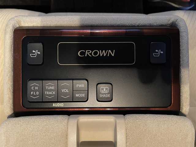 トヨタ クラウン ハイブリッド ロイヤルサルーンG 宮城県 2013(平25)年 5.3万km ホワイトパールクリスタルシャイン 【返品サービス車両 落札不可】/・プリクラッシュセーフティー/・インテリジェントクリアランスソナー/・純正メーカーオプションHDDナビ/・CD/DVD/MSV/Bluetooth/フルセグ/・バックカメラ/・アダプティブクルーズコントロール/・前席パワーシート/・前席シートヒーター/・ステアリングヒーター/・スマートキー/・トランクイージークローザー/・前後コーナーセンサー/・純正17インチアルミホイール/・純正ドライブレコーダー【DRT-H61A】/・ビルトインETC/・純正LEDヘッドライト/・フォグランプ/・木目調パネル/・本革巻きステアリング/・ドアバイザー/・サイド＆カーテンエアバッグ