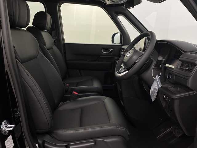 ホンダ ステップワゴン スパーダ eHEV 新潟県 2025(令7)年 0.1千km クリスタルブラックパール 15.6インチフリップダウンモニター/純正11.4インチナビ/　　フルセグ/CD/DVD/BT/バックカメラ/両側パワースライドドア/パワーバックドア/レーダークルーズコントロール/LEDオートライト/ハーフレザーシート/シートヒーター/純正16インチアルミホイール/ステアリングスイッチ/BSM/USBポート/パドルシフト/スマートキー