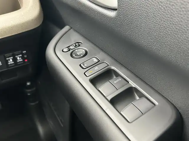 ホンダ フリード AIR EX 千葉県 2025(令7)年 0.1千km ソニックグレーパール 登録済未使用車　/登録時走行距離：4km/純正９型ナビ/AM＆FM＆Bluetooth＆フルセグTV＆AppleCarPlay/ホンダセンシング　/後席クーラー　/レーダークルーズコントロール　/ブラインドスポットモニター　/コーナーセンサー　/電動パーキングブレーキ　/両側電動スライドドア　/シートヒーター/電動格納サイドミラー/後席サンシェード/バックカメラ/アイドリングストップ/ウィンカーミラー/プッシュスタート/ISOFIX/ステアリングスイッチ/USBポート