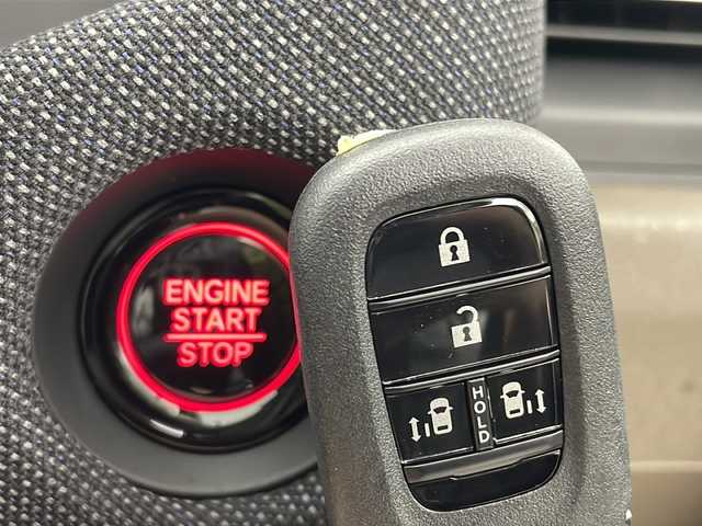 ホンダ フリード AIR EX 茨城県 2025(令7)年 0.1千km プラチナホワイトパール 純正9型メモリーナビゲーション/【LXM-242ZFNi】/フルセグ/Bluetooth/CarPlay/バックカメラ/両側電動スライドドア/ホンダセンシング/CMBS衝突軽減ブレーキ/歩行者事故低減ステアリング/アダブティブクルーズコントロール/LKAS車線維持支援システム/路外逸脱抑制機能/誤発進抑制機能/先行車発進お知らせ機能/標識認識機能/後方誤発進抑制機能/ブラインドスポットインフォメーション/踏み間違い衝突防止アシスト/前後パーキングセンサー/オートハイビーム/ハーフレザーシート/前席シートヒーター/革巻きステアリング/電動パーキングブレーキ/オートブレーキホールド/リアクーラー/ECON/プッシュスタート/スマートキー/LEDヘッドランプ/オートライト/純正15インチアルミホイール/取扱説明書/保証書