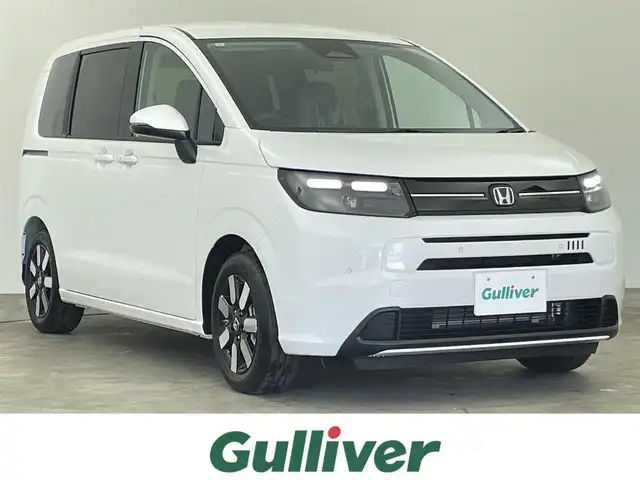 ホンダ フリード AIR EX 千葉県 2025(令7)年 0.1千km プラチナホワイトパール 登録済未使用車/ホンダセンシング/・路外逸脱抑制機能/・ブラインドスポットインフォメーション/・踏み間違い衝突軽減システム/・衝突軽減ブレーキ/・パーキングセンサー/・レーダークルーズコントロール/両側パワースライドドア/純正９型ホンダコネクトナビ/・型番：LXM-242ZFNi/・Apple CarPlay/Android Auto/Bluetooth/フルセグTV/・バックカメラ/皮巻きステアリング/・ステアリングスイッチ/ハーフレザーシート/・DNシートヒーター/電子パーキング/・ブレーキホールド/純正15インチAW/オートライト/・LEDヘッドライト