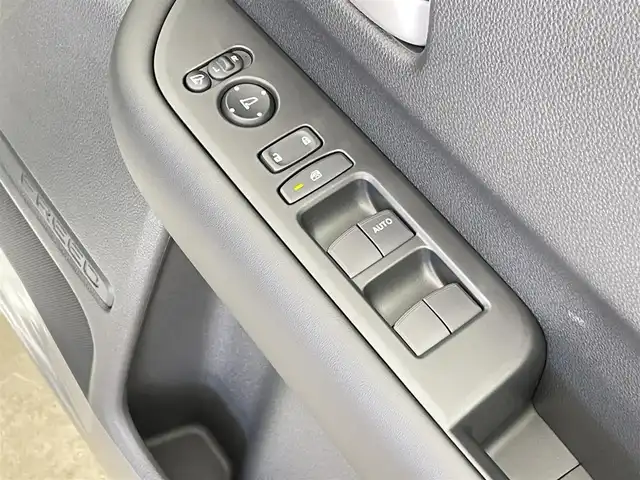 ホンダ フリード AIR EX 千葉県 2025(令7)年 0.1千km プラチナホワイトパール 登録済未使用車/ホンダセンシング/・路外逸脱抑制機能/・ブラインドスポットインフォメーション/・踏み間違い衝突軽減システム/・衝突軽減ブレーキ/・パーキングセンサー/・レーダークルーズコントロール/両側パワースライドドア/純正９型ホンダコネクトナビ/・型番：LXM-242ZFNi/・Apple CarPlay/Android Auto/Bluetooth/フルセグTV/・バックカメラ/皮巻きステアリング/・ステアリングスイッチ/ハーフレザーシート/・DNシートヒーター/電子パーキング/・ブレーキホールド/純正15インチAW/オートライト/・LEDヘッドライト