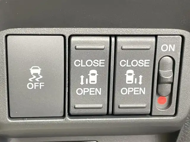 ホンダ フリード AIR EX 千葉県 2025(令7)年 0.1千km プラチナホワイトパール 登録済未使用車/ホンダセンシング/・路外逸脱抑制機能/・ブラインドスポットインフォメーション/・踏み間違い衝突軽減システム/・衝突軽減ブレーキ/・パーキングセンサー/・レーダークルーズコントロール/両側パワースライドドア/純正９型ホンダコネクトナビ/・型番：LXM-242ZFNi/・Apple CarPlay/Android Auto/Bluetooth/フルセグTV/・バックカメラ/皮巻きステアリング/・ステアリングスイッチ/ハーフレザーシート/・DNシートヒーター/電子パーキング/・ブレーキホールド/純正15インチAW/オートライト/・LEDヘッドライト