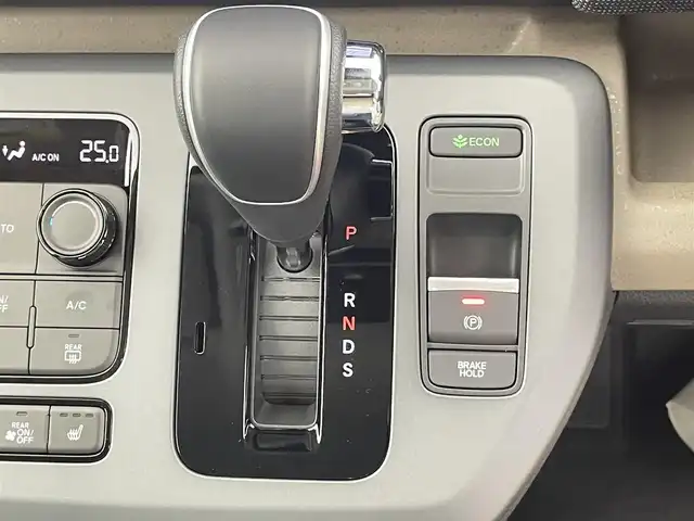 ホンダ フリード AIR EX 千葉県 2025(令7)年 0.1千km プラチナホワイトパール 登録済未使用車/ホンダセンシング/・路外逸脱抑制機能/・ブラインドスポットインフォメーション/・踏み間違い衝突軽減システム/・衝突軽減ブレーキ/・パーキングセンサー/・レーダークルーズコントロール/両側パワースライドドア/純正９型ホンダコネクトナビ/・型番：LXM-242ZFNi/・Apple CarPlay/Android Auto/Bluetooth/フルセグTV/・バックカメラ/皮巻きステアリング/・ステアリングスイッチ/ハーフレザーシート/・DNシートヒーター/電子パーキング/・ブレーキホールド/純正15インチAW/オートライト/・LEDヘッドライト