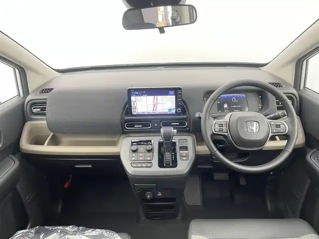 ホンダ フリード AIR EX 千葉県 2025(令7)年 0.1千km プラチナホワイトパール 登録済未使用車/ホンダセンシング/・路外逸脱抑制機能/・ブラインドスポットインフォメーション/・踏み間違い衝突軽減システム/・衝突軽減ブレーキ/・パーキングセンサー/・レーダークルーズコントロール/両側パワースライドドア/純正９型ホンダコネクトナビ/・型番：LXM-242ZFNi/・Apple CarPlay/Android Auto/Bluetooth/フルセグTV/・バックカメラ/皮巻きステアリング/・ステアリングスイッチ/ハーフレザーシート/・DNシートヒーター/電子パーキング/・ブレーキホールド/純正15インチAW/オートライト/・LEDヘッドライト