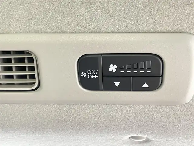 ホンダ フリード AIR EX 千葉県 2025(令7)年 0.1千km プラチナホワイトパール 登録済未使用車/ホンダセンシング/・路外逸脱抑制機能/・ブラインドスポットインフォメーション/・踏み間違い衝突軽減システム/・衝突軽減ブレーキ/・パーキングセンサー/・レーダークルーズコントロール/両側パワースライドドア/純正９型ホンダコネクトナビ/・型番：LXM-242ZFNi/・Apple CarPlay/Android Auto/Bluetooth/フルセグTV/・バックカメラ/皮巻きステアリング/・ステアリングスイッチ/ハーフレザーシート/・DNシートヒーター/電子パーキング/・ブレーキホールド/純正15インチAW/オートライト/・LEDヘッドライト