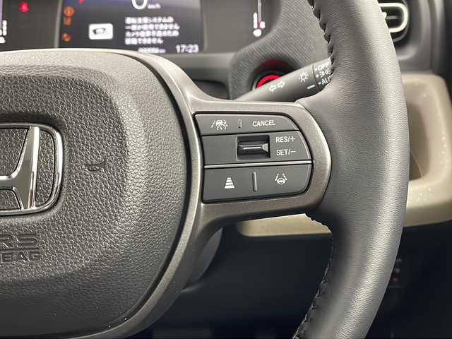 ホンダ フリード AIR EX 栃木県 2025(令7)年 0.1千km クリスタルブラックパール 登録済未使用車 /純正メモリーナビ (LXM-242ZFNi)/バックカメラ/Honda CONNECT for Gathers＋ナビ装着用スペシャルパッケージ/Honda SENSING/●衝突軽減ブレーキ（CMBS）/●先行車発進お知らせ機能/●歩行者事故低減ステアリング/●路外逸脱抑制機能●標識認識機能/●渋滞追従機能付アダプティブクルーズコントロール（ACC）/●車線維持支援システム（LKAS）/●トラフィックジャムアシスト（渋滞運転支援機能）/●ブラインドスポットインフォメーション［タイプ別設定］/●誤発進抑制機能/●後方誤発進抑制機能/●近距離衝突軽減ブレーキ/●急アクセル抑制機能/●パーキングセンサーシステム/●後退出庫サポート/両側パワースライドドア/2列目キャプテンシート(両側アームレスト付)/コンビシート(プライムスムースＸファブリック)＆専用インテリア/リアクーラー/運転席＆助手席シートヒーター/LEDヘッドライト/純正15インチアルミホイール(AIR EX専用)/サイド+カーテンエアバッグ/保証書、取扱説明書