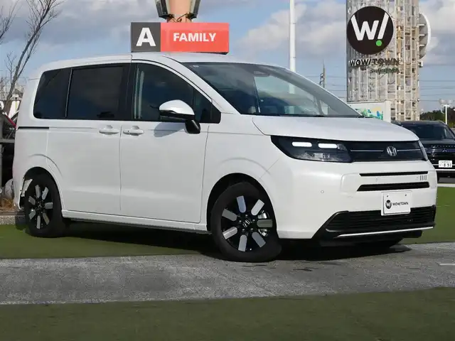 ホンダ フリード AIR EX 千葉県 2025(令7)年 0.1千km プラチナホワイトパール エアー　EX　2L241P4　6人　9インチナビ　LXM-242ZFNI(207680円)　マルチビューカメラシステム/後退出庫サポート(119900円)/ホンダセンシング/・衝突軽減ブレーキ（CMBS）/・車線維持支援システム（LKAS）/・アダプティブクルーズコントロール（ACC）/・後方誤発進抑制機能/・誤発進抑制機能/・ブラインドスポットインフォメーション/両側パワースライドドア/ハーフレザーシート/前席シートヒーター/純正コネクトナビ/地デジTV/【Apple CarPlay　Android Auto対応】/【Bluetooth接続】/マルチビューカメラシステム/革巻きステアリング/ステアリングスイッチ/LEDヘッドライト/ウインカーミラー/コーナーセンサー/純正15インチアルミホイル/サイド/カーテンエアバッグ/Honda スマートキー