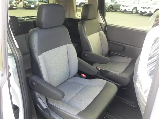 ホンダ フリード AIR EX 千葉県 2025(令7)年 0.1千km プラチナホワイトパール エアー　EX　2L241P4　6人　9インチナビ　LXM-242ZFNI(207680円)　マルチビューカメラシステム/後退出庫サポート(119900円)/ホンダセンシング/・衝突軽減ブレーキ（CMBS）/・車線維持支援システム（LKAS）/・アダプティブクルーズコントロール（ACC）/・後方誤発進抑制機能/・誤発進抑制機能/・ブラインドスポットインフォメーション/両側パワースライドドア/ハーフレザーシート/前席シートヒーター/純正コネクトナビ/地デジTV/【Apple CarPlay　Android Auto対応】/【Bluetooth接続】/マルチビューカメラシステム/革巻きステアリング/ステアリングスイッチ/LEDヘッドライト/ウインカーミラー/コーナーセンサー/純正15インチアルミホイル/サイド/カーテンエアバッグ/Honda スマートキー