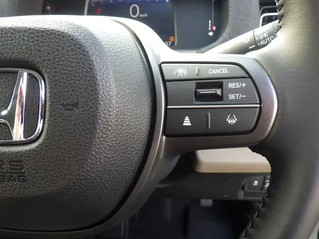 ホンダ フリード AIR EX 千葉県 2025(令7)年 0.1千km プラチナホワイトパール エアー　EX　2L241P4　6人　9インチナビ　LXM-242ZFNI(207680円)　マルチビューカメラシステム/後退出庫サポート(119900円)/ホンダセンシング/・衝突軽減ブレーキ（CMBS）/・車線維持支援システム（LKAS）/・アダプティブクルーズコントロール（ACC）/・後方誤発進抑制機能/・誤発進抑制機能/・ブラインドスポットインフォメーション/両側パワースライドドア/ハーフレザーシート/前席シートヒーター/純正コネクトナビ/地デジTV/【Apple CarPlay　Android Auto対応】/【Bluetooth接続】/マルチビューカメラシステム/革巻きステアリング/ステアリングスイッチ/LEDヘッドライト/ウインカーミラー/コーナーセンサー/純正15インチアルミホイル/サイド/カーテンエアバッグ/Honda スマートキー