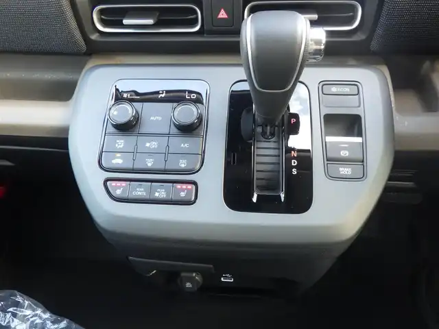 ホンダ フリード AIR EX 千葉県 2025(令7)年 0.1千km プラチナホワイトパール エアー　EX　2L241P4　6人　9インチナビ　LXM-242ZFNI(207680円)　マルチビューカメラシステム/後退出庫サポート(119900円)/ホンダセンシング/・衝突軽減ブレーキ（CMBS）/・車線維持支援システム（LKAS）/・アダプティブクルーズコントロール（ACC）/・後方誤発進抑制機能/・誤発進抑制機能/・ブラインドスポットインフォメーション/両側パワースライドドア/ハーフレザーシート/前席シートヒーター/純正コネクトナビ/地デジTV/【Apple CarPlay　Android Auto対応】/【Bluetooth接続】/マルチビューカメラシステム/革巻きステアリング/ステアリングスイッチ/LEDヘッドライト/ウインカーミラー/コーナーセンサー/純正15インチアルミホイル/サイド/カーテンエアバッグ/Honda スマートキー