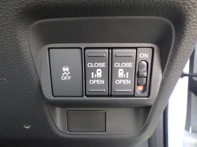 ホンダ フリード AIR EX 千葉県 2025(令7)年 0.1千km プラチナホワイトパール エアー　EX　2L241P4　6人　9インチナビ　LXM-242ZFNI(207680円)　マルチビューカメラシステム/後退出庫サポート(119900円)/ホンダセンシング/・衝突軽減ブレーキ（CMBS）/・車線維持支援システム（LKAS）/・アダプティブクルーズコントロール（ACC）/・後方誤発進抑制機能/・誤発進抑制機能/・ブラインドスポットインフォメーション/両側パワースライドドア/ハーフレザーシート/前席シートヒーター/純正コネクトナビ/地デジTV/【Apple CarPlay　Android Auto対応】/【Bluetooth接続】/マルチビューカメラシステム/革巻きステアリング/ステアリングスイッチ/LEDヘッドライト/ウインカーミラー/コーナーセンサー/純正15インチアルミホイル/サイド/カーテンエアバッグ/Honda スマートキー