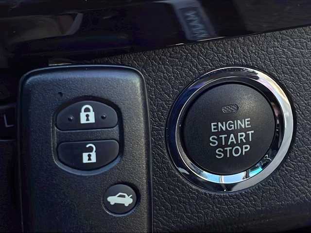 トヨタ マークＸ 250G Sパッケージ リラックス 山口県 2011(平23)年 10.5万km ブラック (株)IDOMが運営する【じしゃロン宇部店】の自社ローン専用車両になります。こちらは現金またはオートローンご利用時の価格です。自社ローンご希望の方は別途その旨お申付け下さい。/純正ナビ/バックカメラ/Bluetooth接続/ETC/電動パワーシート/純正18インチアルミホイール/純正フロアマット/HIDヘッドライト/スマートキー/プッシュスタート　