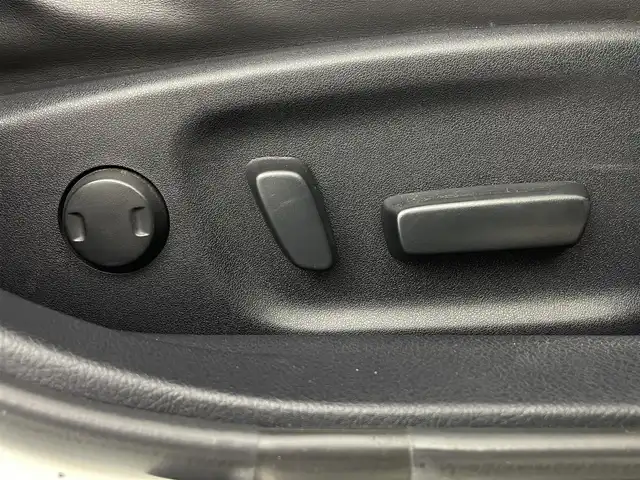 トヨタ クラウン ハイブリッド アスリートS 埼玉県 2013(平25)年 9.3万km ホワイトパールクリスタルシャイン 純正８型ナビ　温冷シート　Ｂカメラ　黒革　ＬＥＤヘッドライト　ビルトインＥＴＣ　前後ドライブレコーダー　パワーシート　クルーズコントロール　オートハイビーム　ＭＴモード付　フルセグ　ＢＴ　ＵＳＢ ミュージックサーバー　純正フロアマット　アイドリングストップ　スマートキー　プッシュスタート