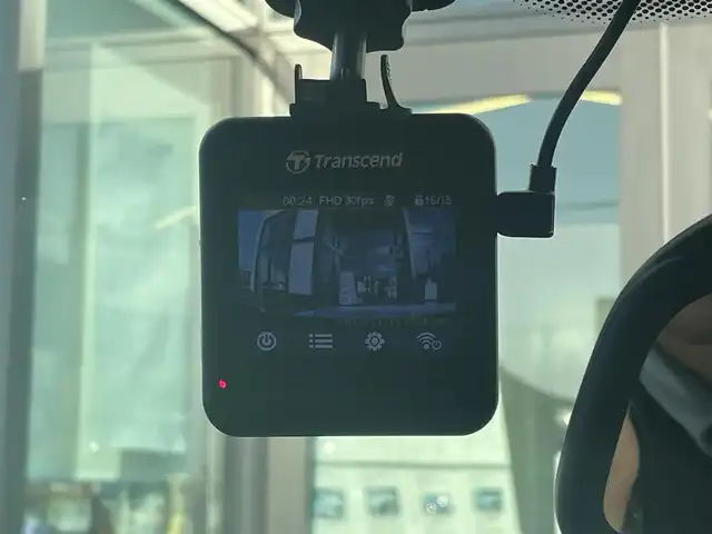 ＢＭＷ ３２０ｄ ブルーパフォーマンス Mスポーツ 愛媛県 2014(平26)年 7.9万km アルピンホワイトⅢ 純正ナビ(BT/CD/DVD)/バックカメラ/茶革シート/前席パワーシート/シートヒーター/運転席シートメモリー機能/イノベーションパッケージ/アクティブクルーズコントロール/レーンチェンジウォーニング/レーンディパーチャーウォーニング/全車接近警告機能(衝突被害軽減ブレーキ付)/ヘッドアップディスプレイ/ドライブレコーダー/パドルシフト/バックソナー/USB/AUX入力端子/ETC/アイドリングストップ/電格ミラー/現状サマー(純正AW)(255/35/ZR19)/FALKEN AZENIS KS10/禁煙車