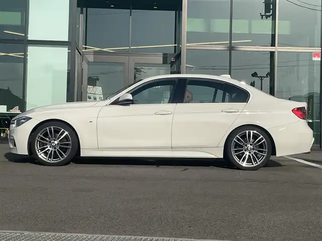 ＢＭＷ ３２０ｄ ブルーパフォーマンス Mスポーツ 愛媛県 2014(平26)年 7.9万km アルピンホワイトⅢ 純正ナビ(BT/CD/DVD)/バックカメラ/茶革シート/前席パワーシート/シートヒーター/運転席シートメモリー機能/イノベーションパッケージ/アクティブクルーズコントロール/レーンチェンジウォーニング/レーンディパーチャーウォーニング/全車接近警告機能(衝突被害軽減ブレーキ付)/ヘッドアップディスプレイ/ドライブレコーダー/パドルシフト/バックソナー/USB/AUX入力端子/ETC/アイドリングストップ/電格ミラー/現状サマー(純正AW)(255/35/ZR19)/FALKEN AZENIS KS10/禁煙車