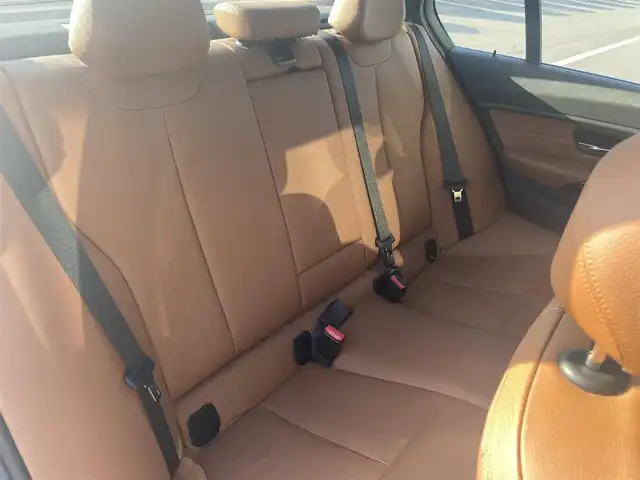 ＢＭＷ ３２０ｄ ブルーパフォーマンス Mスポーツ 愛媛県 2014(平26)年 7.9万km アルピンホワイトⅢ 純正ナビ(BT/CD/DVD)/バックカメラ/茶革シート/前席パワーシート/シートヒーター/運転席シートメモリー機能/イノベーションパッケージ/アクティブクルーズコントロール/レーンチェンジウォーニング/レーンディパーチャーウォーニング/全車接近警告機能(衝突被害軽減ブレーキ付)/ヘッドアップディスプレイ/ドライブレコーダー/パドルシフト/バックソナー/USB/AUX入力端子/ETC/アイドリングストップ/電格ミラー/現状サマー(純正AW)(255/35/ZR19)/FALKEN AZENIS KS10/禁煙車