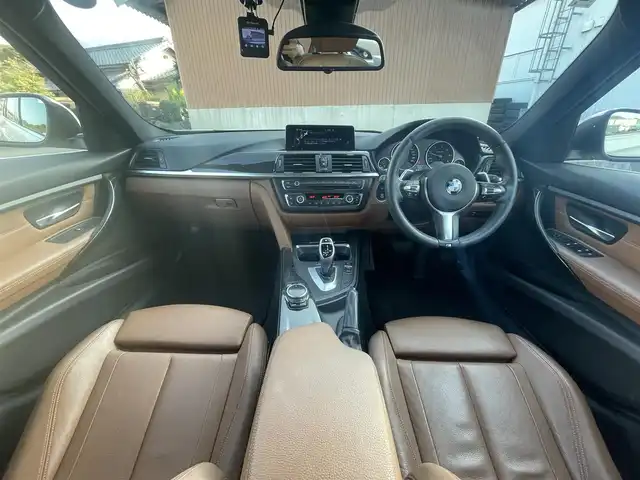 ＢＭＷ ３２０ｄ ブルーパフォーマンス Mスポーツ 愛媛県 2014(平26)年 7.9万km アルピンホワイトⅢ 純正ナビ(BT/CD/DVD)/バックカメラ/茶革シート/前席パワーシート/シートヒーター/運転席シートメモリー機能/イノベーションパッケージ/アクティブクルーズコントロール/レーンチェンジウォーニング/レーンディパーチャーウォーニング/全車接近警告機能(衝突被害軽減ブレーキ付)/ヘッドアップディスプレイ/ドライブレコーダー/パドルシフト/バックソナー/USB/AUX入力端子/ETC/アイドリングストップ/電格ミラー/現状サマー(純正AW)(255/35/ZR19)/FALKEN AZENIS KS10/禁煙車