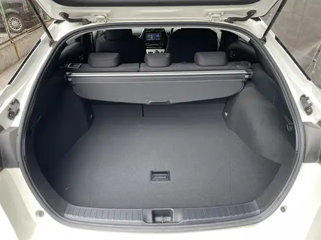 トヨタ プリウス Sセーフティプラス 千葉県 2018(平30)年 5.8万km ホワイトパールクリスタルシャイン トヨタ純正SDナビ（NSCD-W66）/CD/BT/AM/FM/TV/トヨタセーフティセンス/プリクラッシュセーフティ/レーダークルーズコントロール/レーンディパーチャーアラート/オートマチックハイビーム/クリアランスソナー/インテリジェントパーキングアシスト/オートライト/バックカメラ/横滑り防止機能/ビルトインETC/ウインカーサイドミラー/電動格納ミラー/LEDヘッドライト/シートリフター/純正フロアマット/純正ホイール/保証書、取扱説明書、スペアキー1本