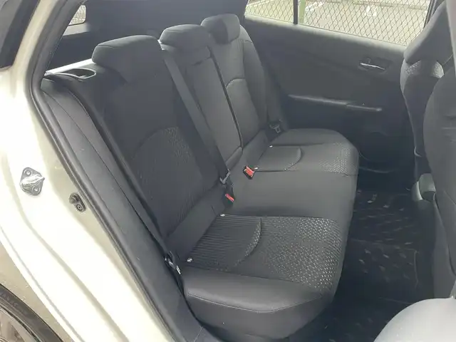 トヨタ プリウス Sセーフティプラス 千葉県 2018(平30)年 5.8万km ホワイトパールクリスタルシャイン トヨタ純正SDナビ（NSCD-W66）/CD/BT/AM/FM/TV/トヨタセーフティセンス/プリクラッシュセーフティ/レーダークルーズコントロール/レーンディパーチャーアラート/オートマチックハイビーム/クリアランスソナー/インテリジェントパーキングアシスト/オートライト/バックカメラ/横滑り防止機能/ビルトインETC/ウインカーサイドミラー/電動格納ミラー/LEDヘッドライト/シートリフター/純正フロアマット/純正ホイール/保証書、取扱説明書、スペアキー1本