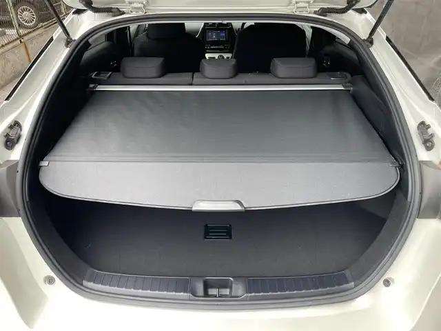 トヨタ プリウス Sセーフティプラス 千葉県 2018(平30)年 5.8万km ホワイトパールクリスタルシャイン トヨタ純正SDナビ（NSCD-W66）/CD/BT/AM/FM/TV/トヨタセーフティセンス/プリクラッシュセーフティ/レーダークルーズコントロール/レーンディパーチャーアラート/オートマチックハイビーム/クリアランスソナー/インテリジェントパーキングアシスト/オートライト/バックカメラ/横滑り防止機能/ビルトインETC/ウインカーサイドミラー/電動格納ミラー/LEDヘッドライト/シートリフター/純正フロアマット/純正ホイール/保証書、取扱説明書、スペアキー1本