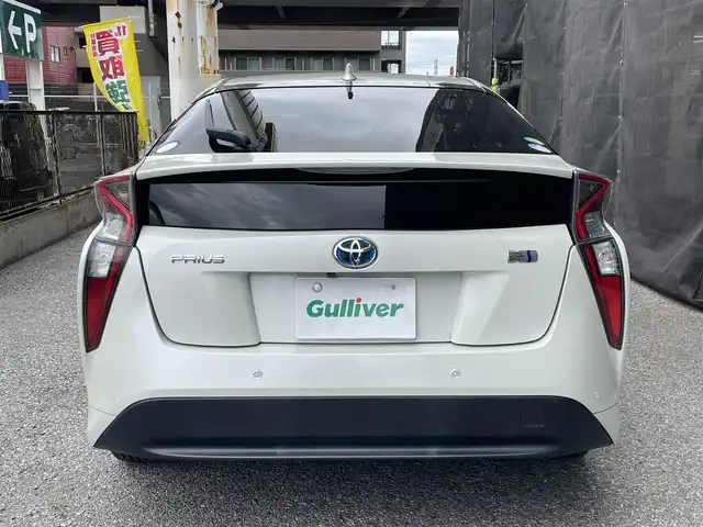 トヨタ プリウス Sセーフティプラス 千葉県 2018(平30)年 5.8万km ホワイトパールクリスタルシャイン トヨタ純正SDナビ（NSCD-W66）/CD/BT/AM/FM/TV/トヨタセーフティセンス/プリクラッシュセーフティ/レーダークルーズコントロール/レーンディパーチャーアラート/オートマチックハイビーム/クリアランスソナー/インテリジェントパーキングアシスト/オートライト/バックカメラ/横滑り防止機能/ビルトインETC/ウインカーサイドミラー/電動格納ミラー/LEDヘッドライト/シートリフター/純正フロアマット/純正ホイール/保証書、取扱説明書、スペアキー1本