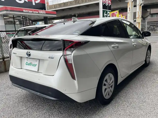 トヨタ プリウス Sセーフティプラス 千葉県 2018(平30)年 5.8万km ホワイトパールクリスタルシャイン トヨタ純正SDナビ（NSCD-W66）/CD/BT/AM/FM/TV/トヨタセーフティセンス/プリクラッシュセーフティ/レーダークルーズコントロール/レーンディパーチャーアラート/オートマチックハイビーム/クリアランスソナー/インテリジェントパーキングアシスト/オートライト/バックカメラ/横滑り防止機能/ビルトインETC/ウインカーサイドミラー/電動格納ミラー/LEDヘッドライト/シートリフター/純正フロアマット/純正ホイール/保証書、取扱説明書、スペアキー1本