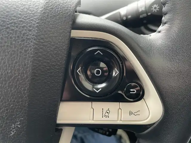 トヨタ プリウス Sセーフティプラス 千葉県 2018(平30)年 5.8万km ホワイトパールクリスタルシャイン トヨタ純正SDナビ（NSCD-W66）/CD/BT/AM/FM/TV/トヨタセーフティセンス/プリクラッシュセーフティ/レーダークルーズコントロール/レーンディパーチャーアラート/オートマチックハイビーム/クリアランスソナー/インテリジェントパーキングアシスト/オートライト/バックカメラ/横滑り防止機能/ビルトインETC/ウインカーサイドミラー/電動格納ミラー/LEDヘッドライト/シートリフター/純正フロアマット/純正ホイール/保証書、取扱説明書、スペアキー1本